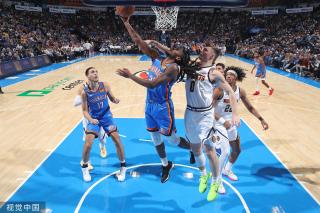 斯在赛季中 斯在赛季中