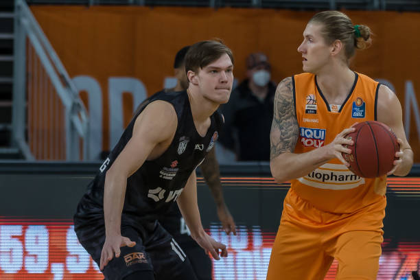 成熟和稳健 成熟和稳健