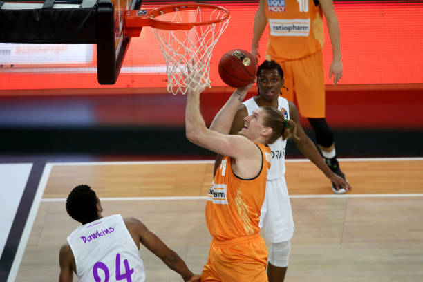 在这些高压 在这些高压