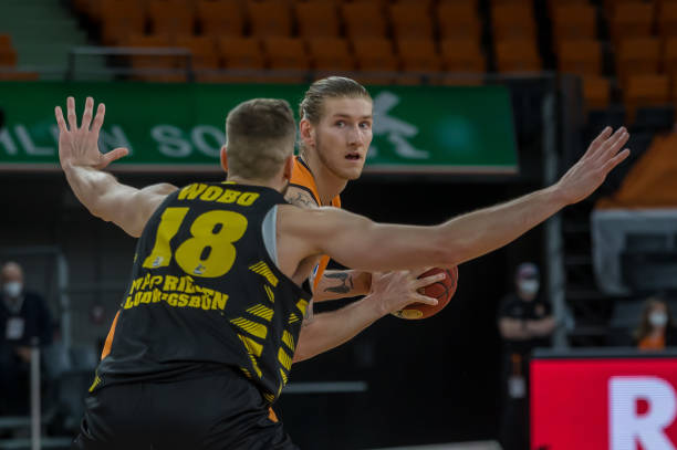 在这个充满 在这个充满