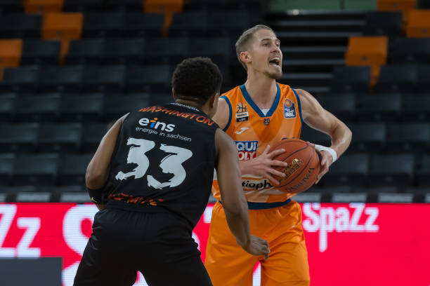 借在国内赛 借在国内赛