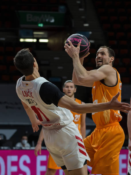 攻与中路渗 攻与中路渗