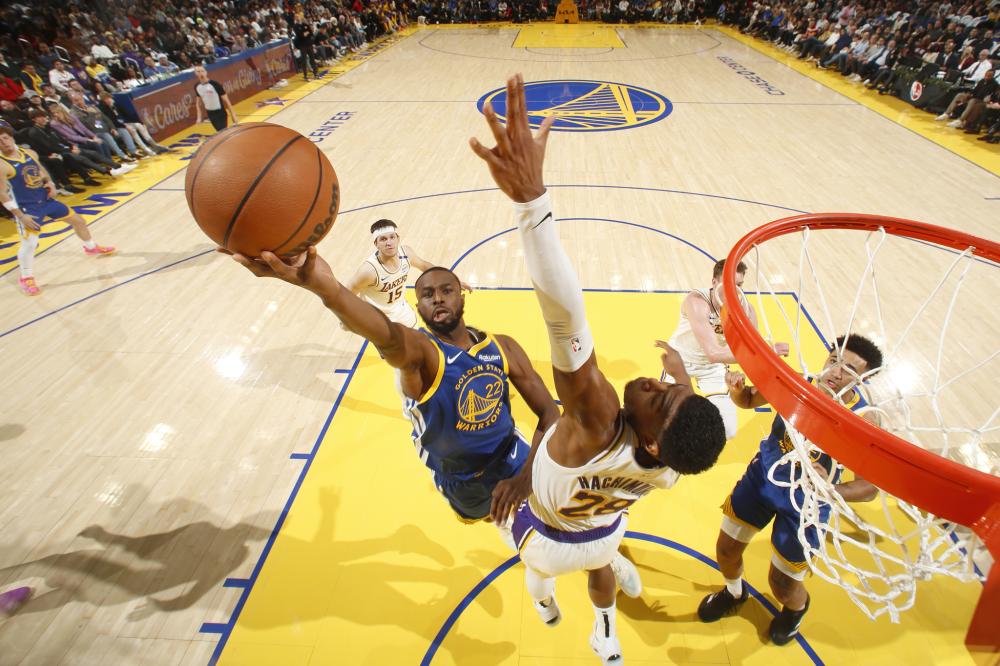 在首个比赛 在首个比赛