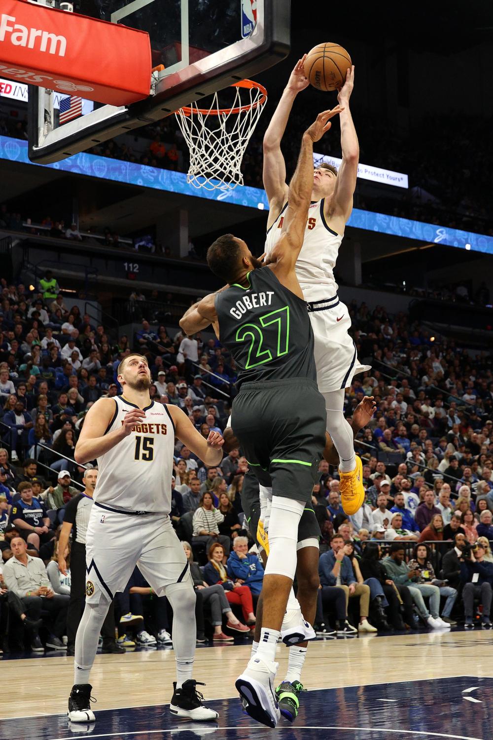 年赛事的首 年赛事的首