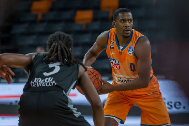 造成实际威 造成实际威